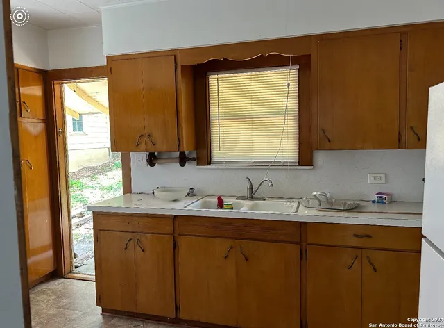 $1,495 | 816 South Austin Street, Seguin, TX 78155