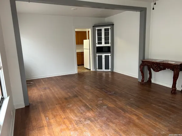 $1,395 | 816 South Austin Street, Seguin, TX 78155