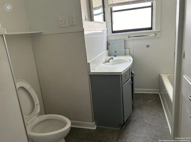 $1,495 | 816 South Austin Street, Seguin, TX 78155