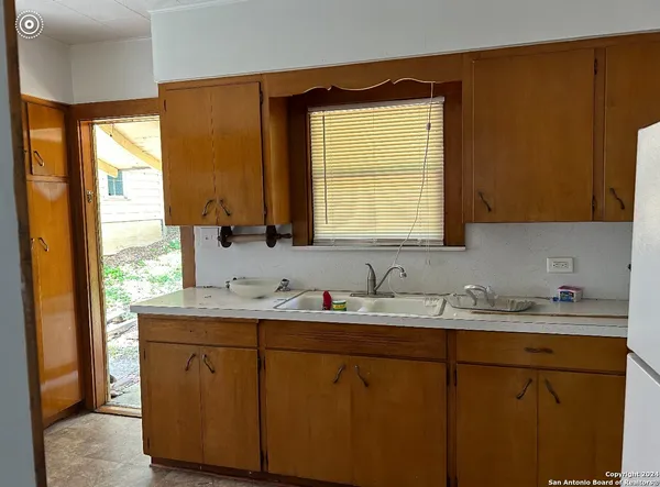 $1,395 | 816 South Austin Street, Seguin, TX 78155
