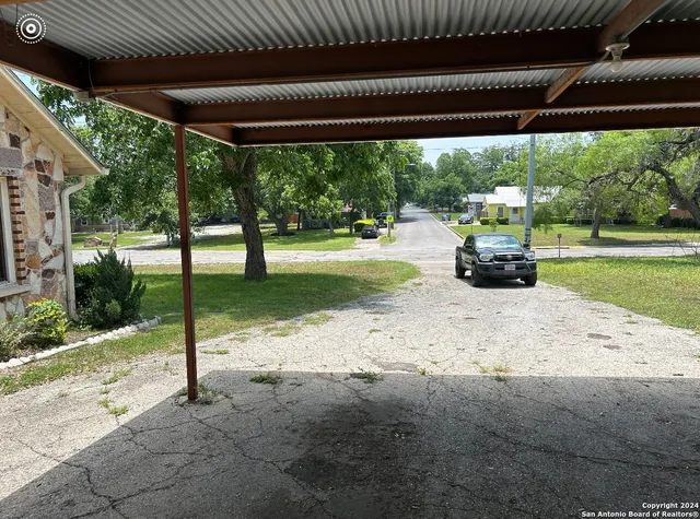 $1,495 | 816 South Austin Street, Seguin, TX 78155