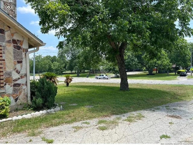 $1,495 | 816 South Austin Street, Seguin, TX 78155