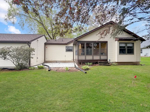 $199,900 | 1020 Bertram Drive, Unit 171, Freeport, IL 61032