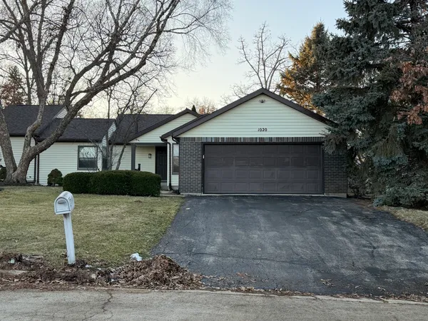 $210,000 | 1020 Bertram Drive, Unit 171, Freeport, IL 61032