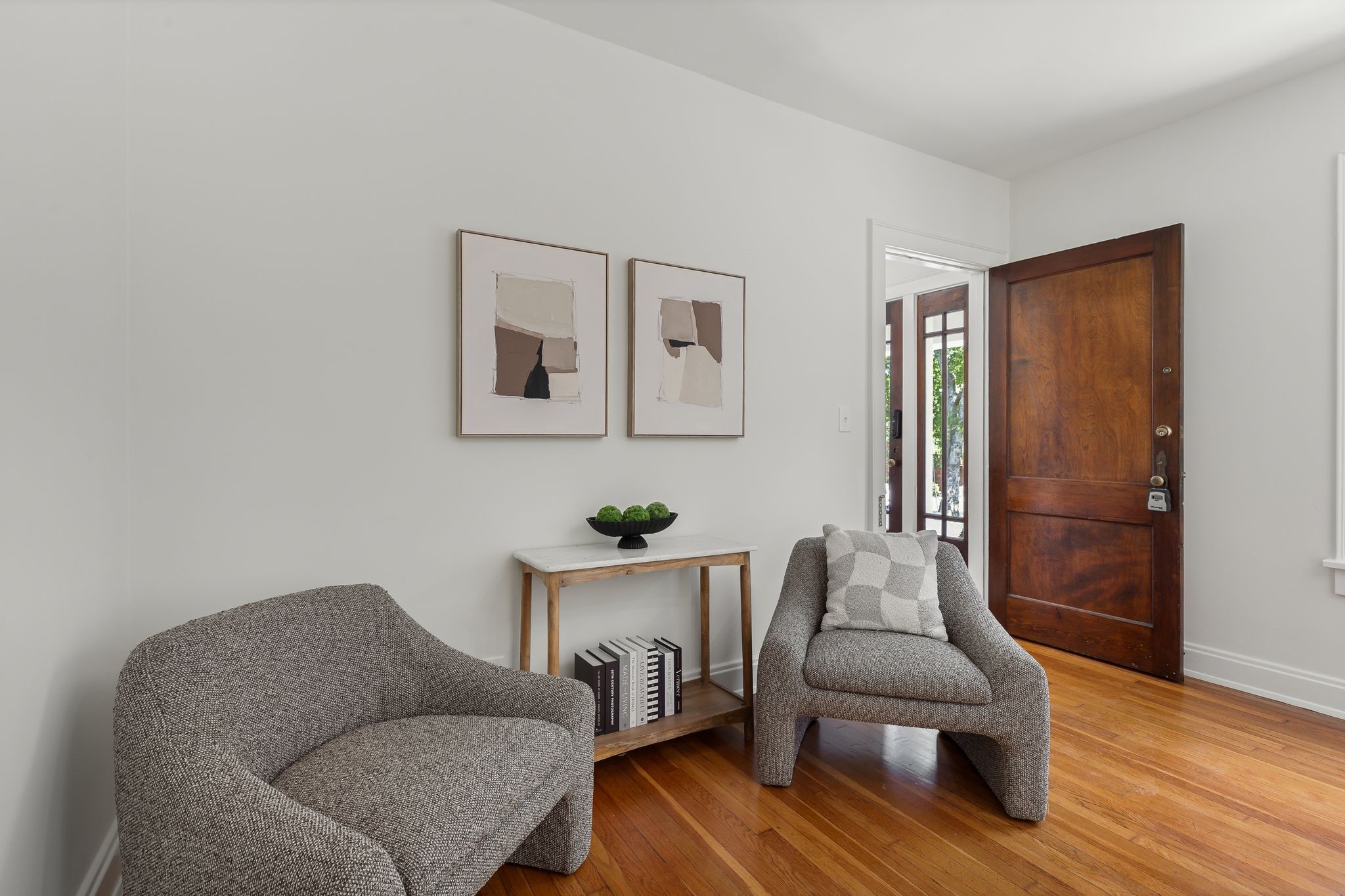 2005 Convent Place, Unit 1 Nashville, TN 37212 - Photo 13 of 41 a living room with furniture and a wooden floor