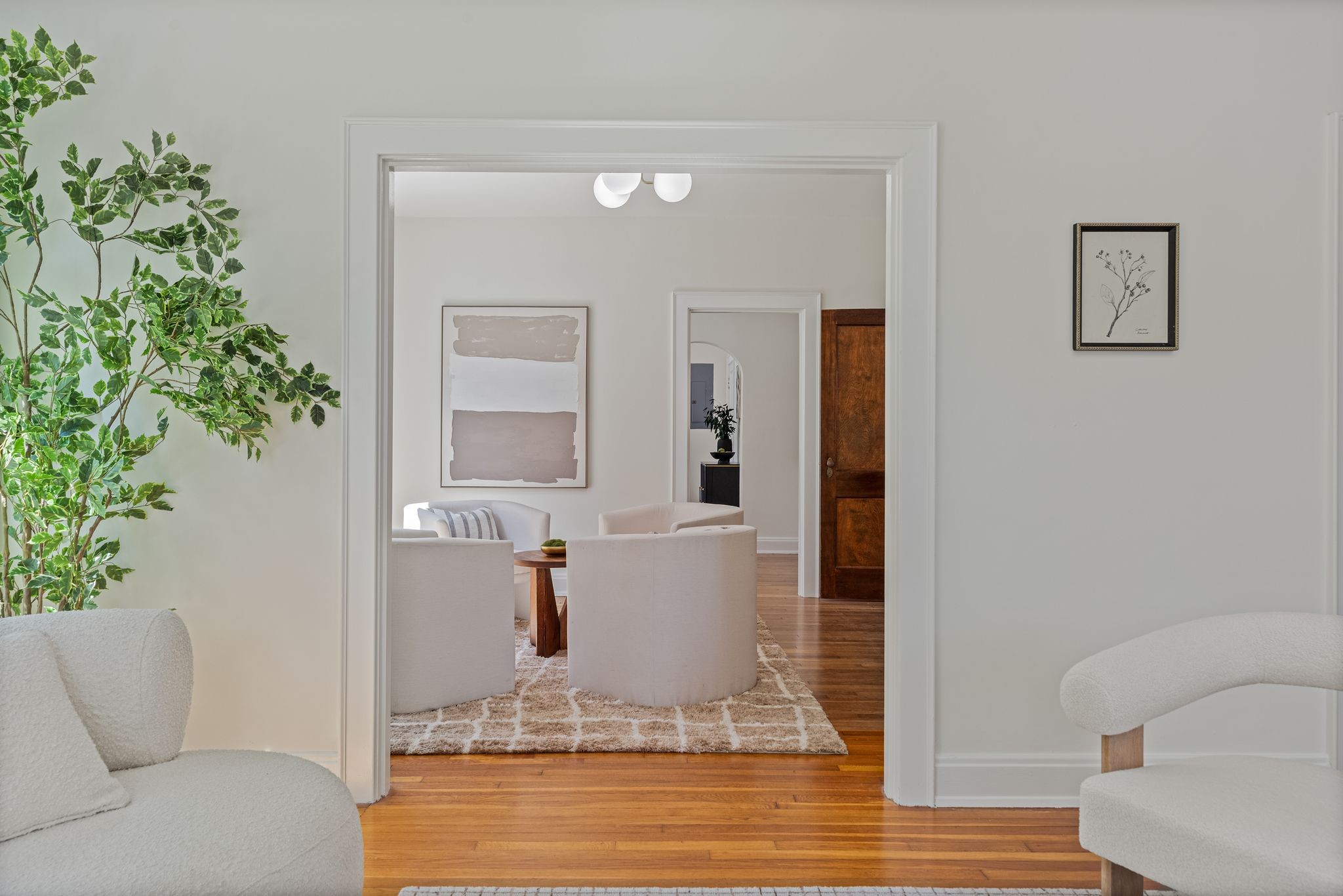 2005 Convent Place, Unit 1 Nashville, TN 37212 - Photo 16 of 41 a living room with furniture and a potted plant