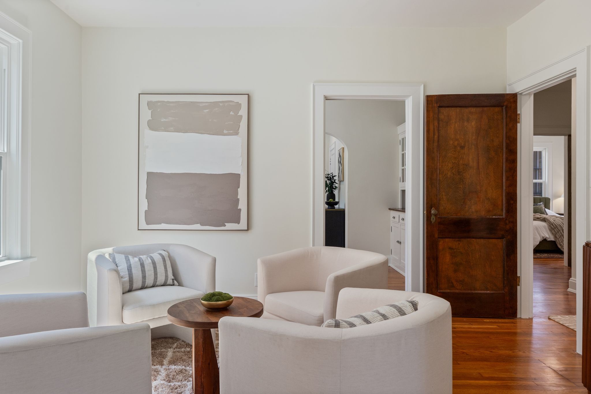 2005 Convent Place, Unit 1 Nashville, TN 37212 - Photo 20 of 41 a living room with furniture and a table