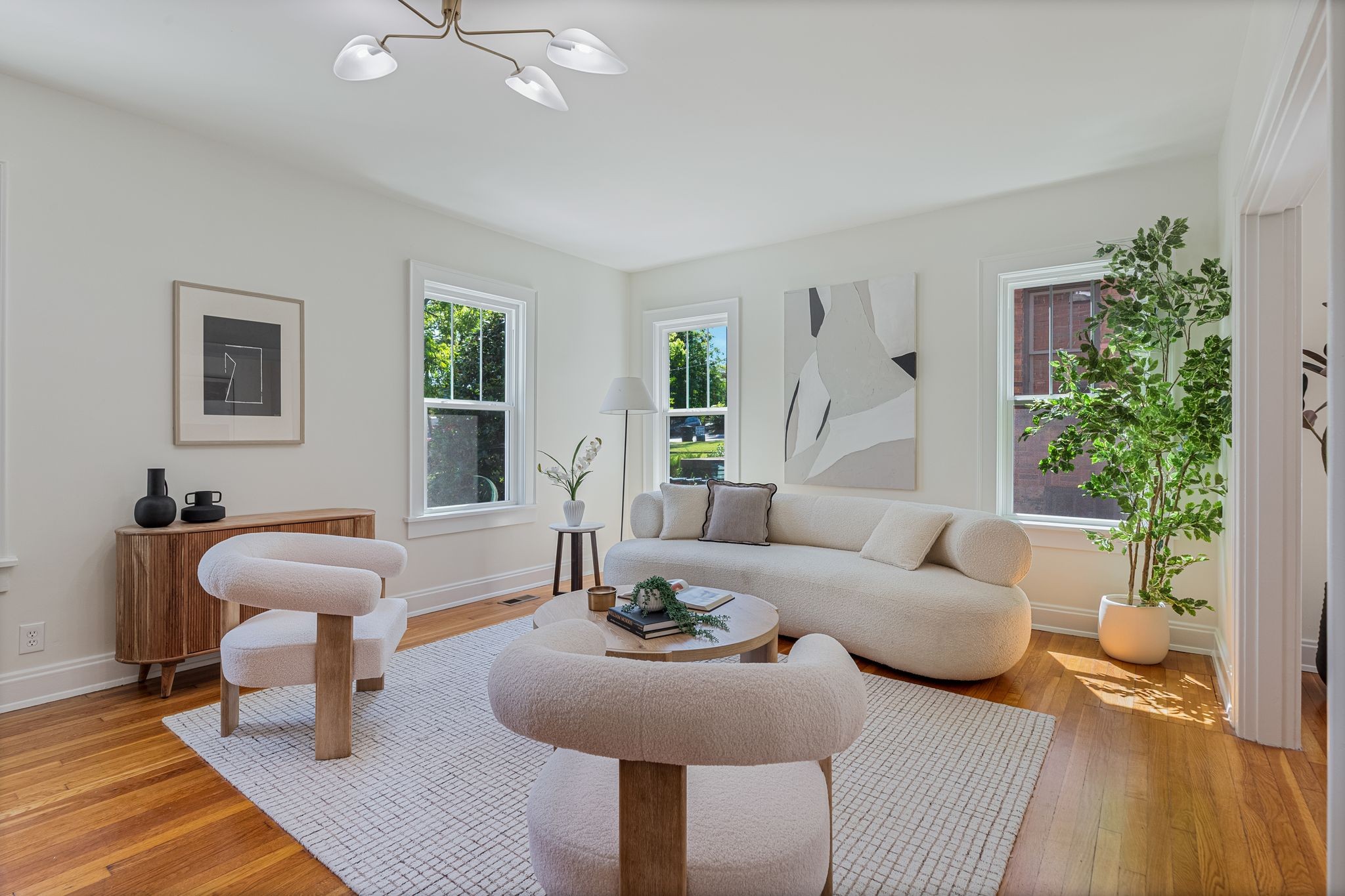 2005 Convent Place, Unit 1 Nashville, TN 37212 - Photo 10 of 41 a living room with furniture and a potted plant