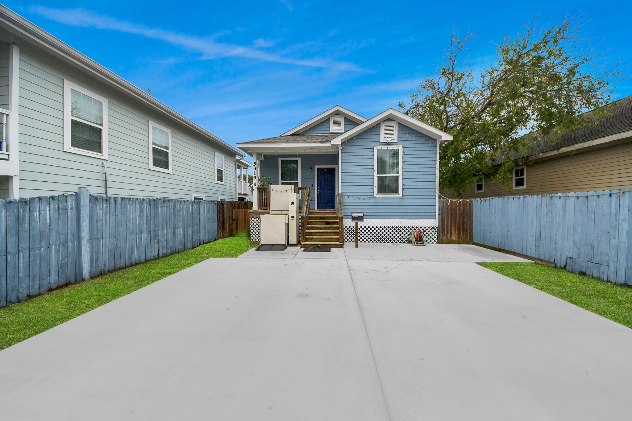 5319 Avenue R Galveston, TX 77551 - Photo 16 of 20 a backyard of a house with wooden fence and trees