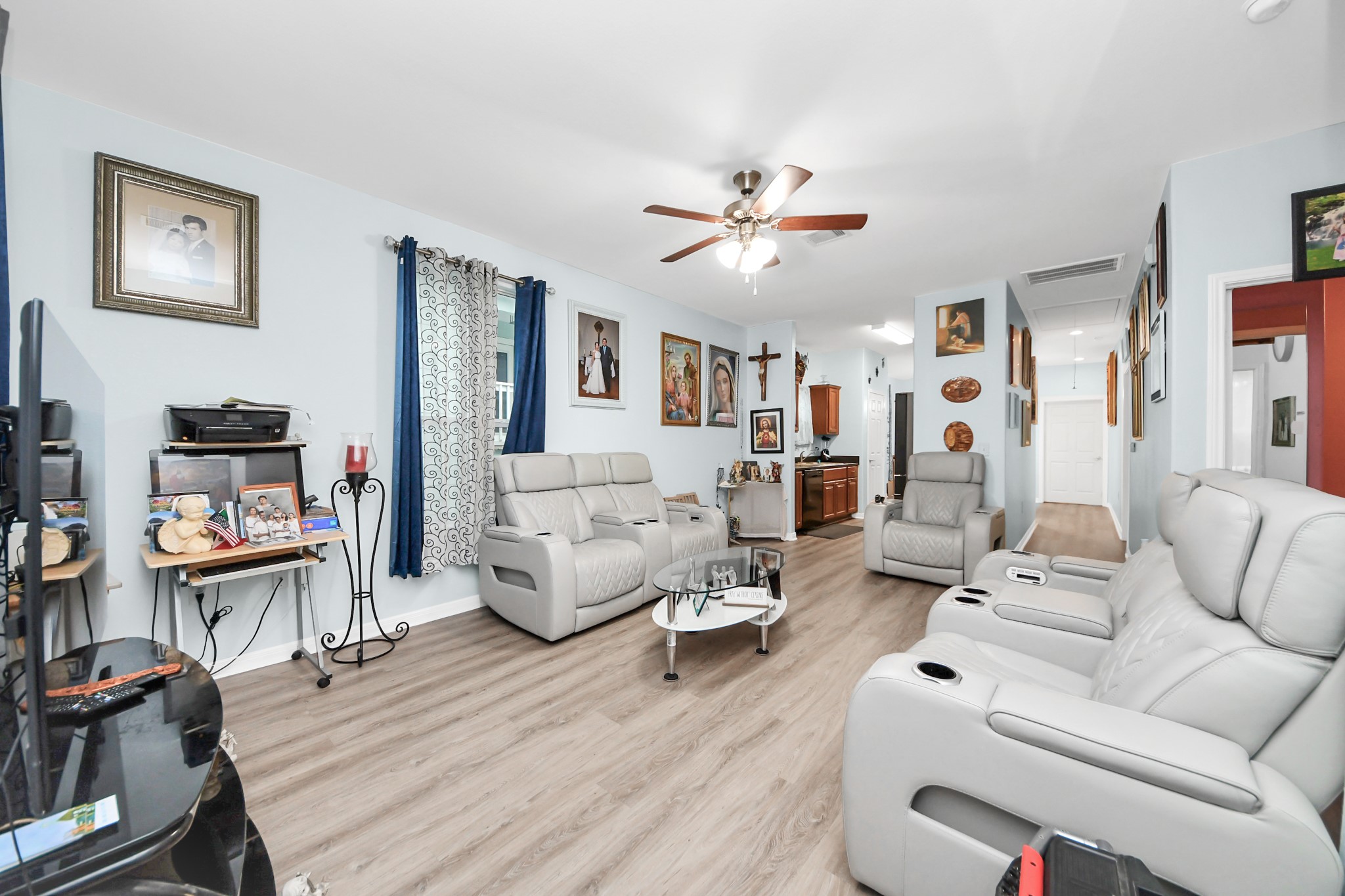 5319 Avenue R Galveston, TX 77551 - Photo 3 of 20 a living room with furniture
