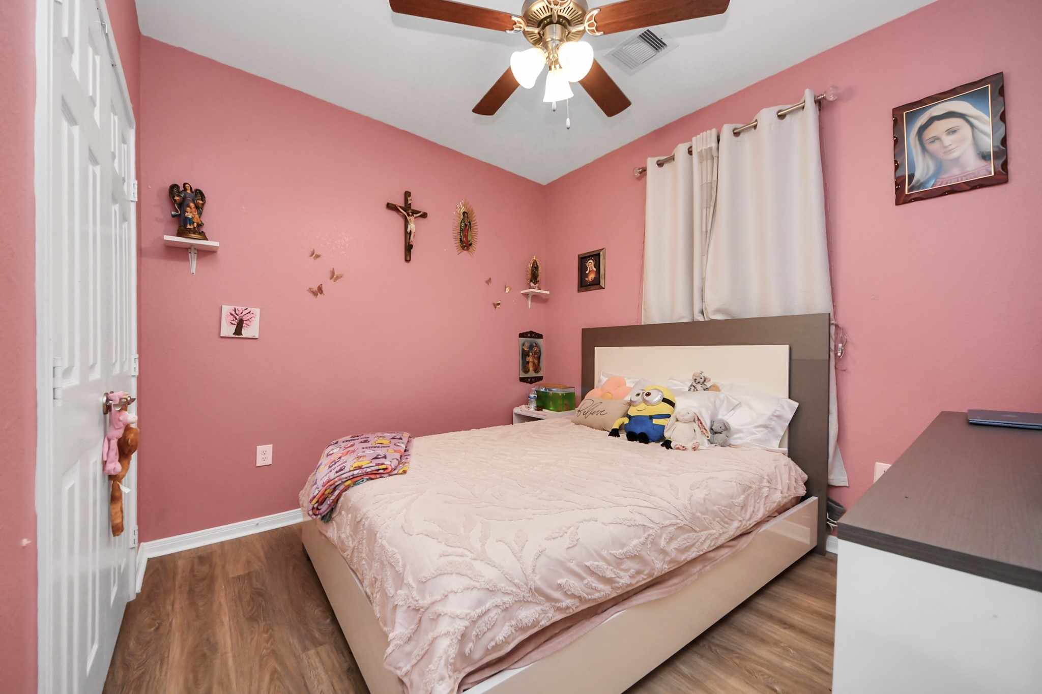5319 Avenue R Galveston, TX 77551 - Photo 10 of 20 a bedroom with a bed and a chandelier