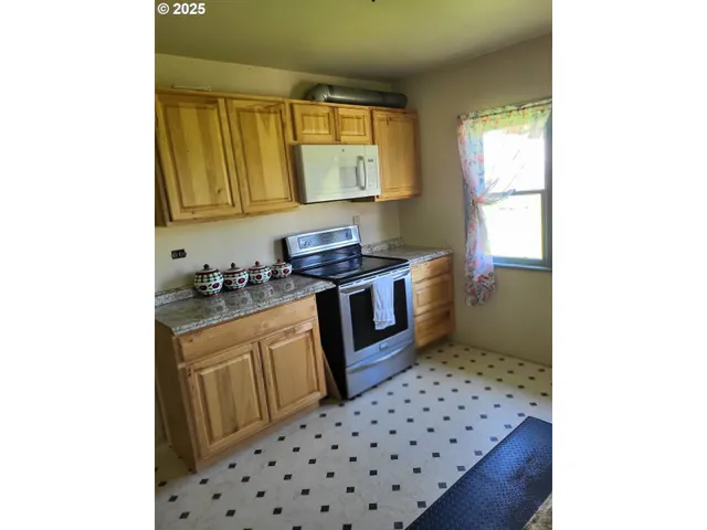 $435,900 | 4359 Canyonville-Riddle Road, Riddle, OR 97469