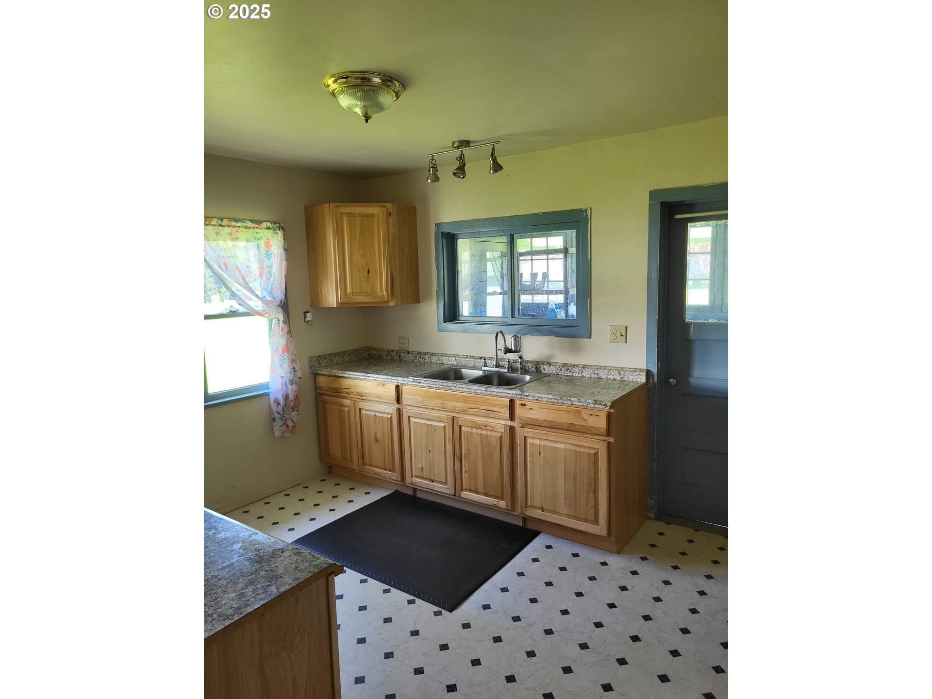 4359 Canyonville-Riddle Road Riddle, OR 97469 - Photo 31 of 32