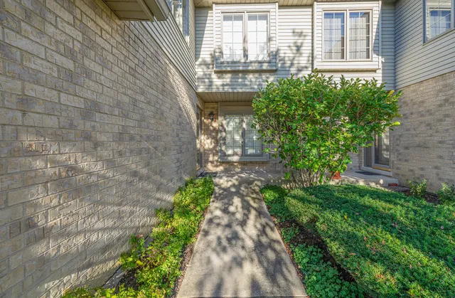 $425,000 | 1078 Amber Drive, Lemont, IL 60439