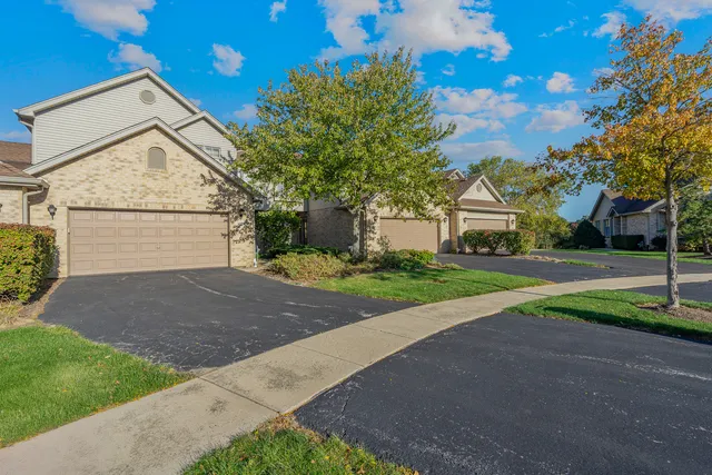 $425,000 | 1078 Amber Drive, Lemont, IL 60439