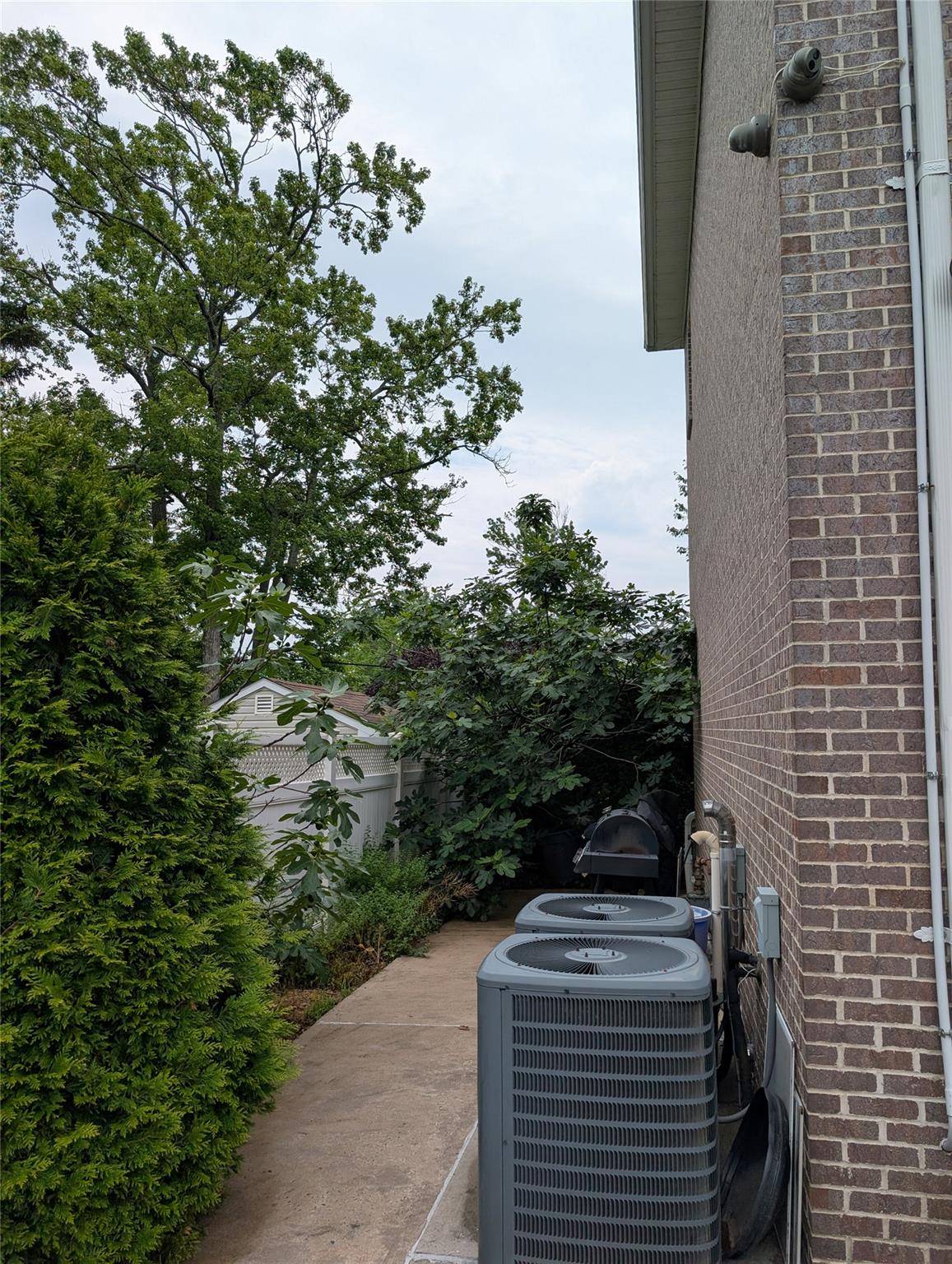 15 Lenzie Street Staten Island, NY 10312 - Photo 17 of 19 a view of a backyard