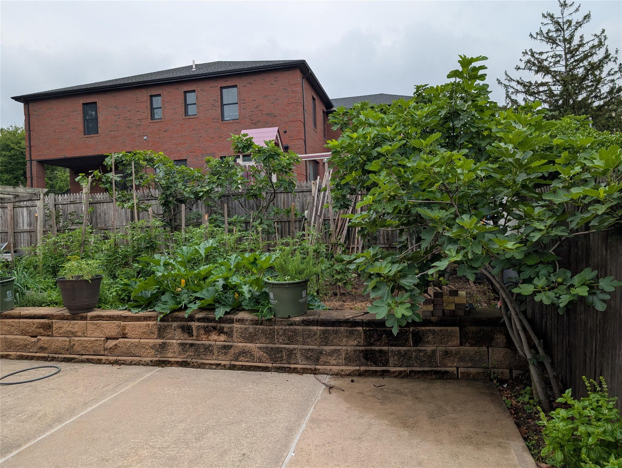 15 Lenzie Street Staten Island, NY 10312 - Photo 19 of 19 a front view of a house with a garden