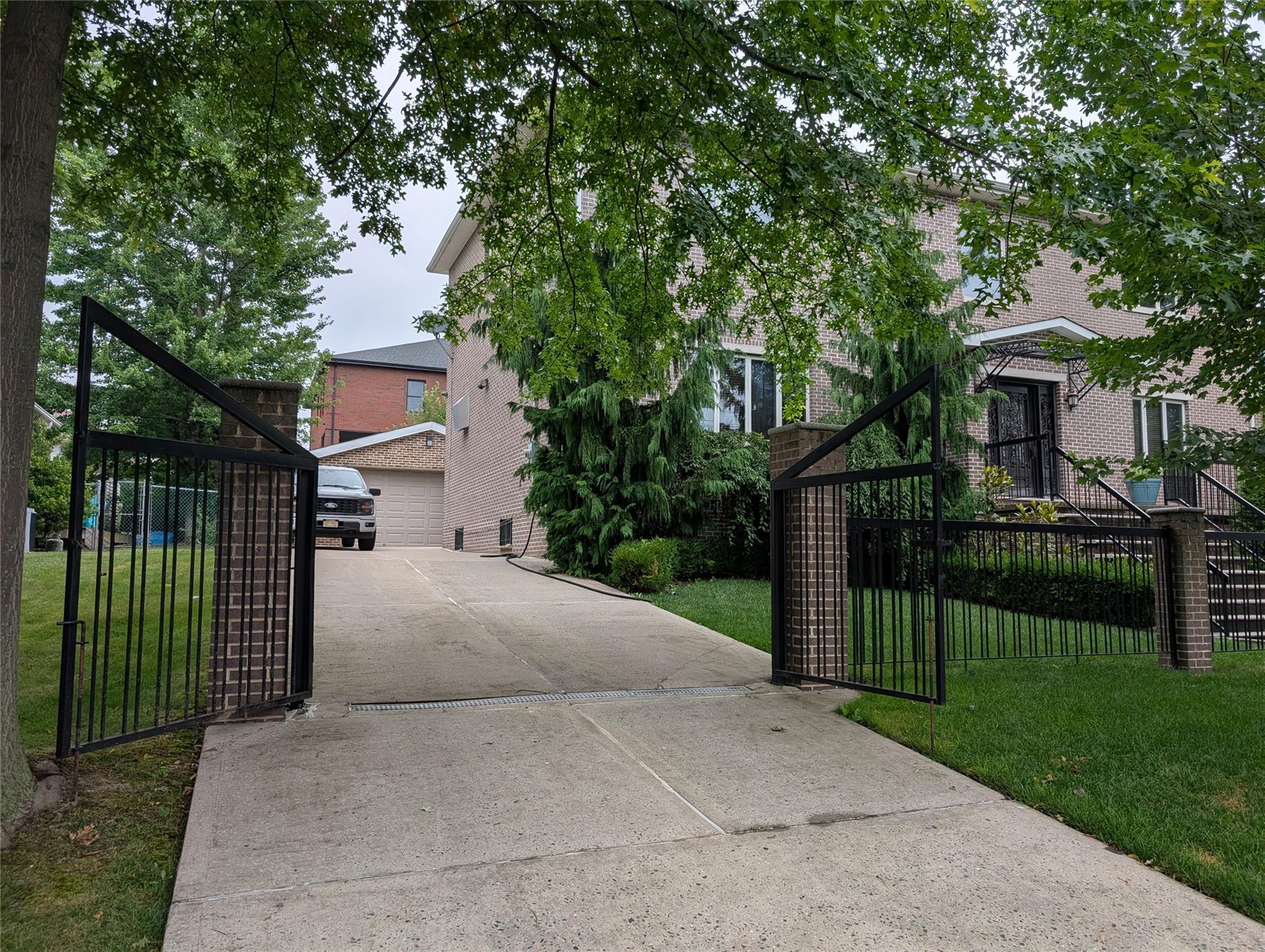 15 Lenzie Street Staten Island, NY 10312 - Photo 2 of 19 a view of a house with a garden