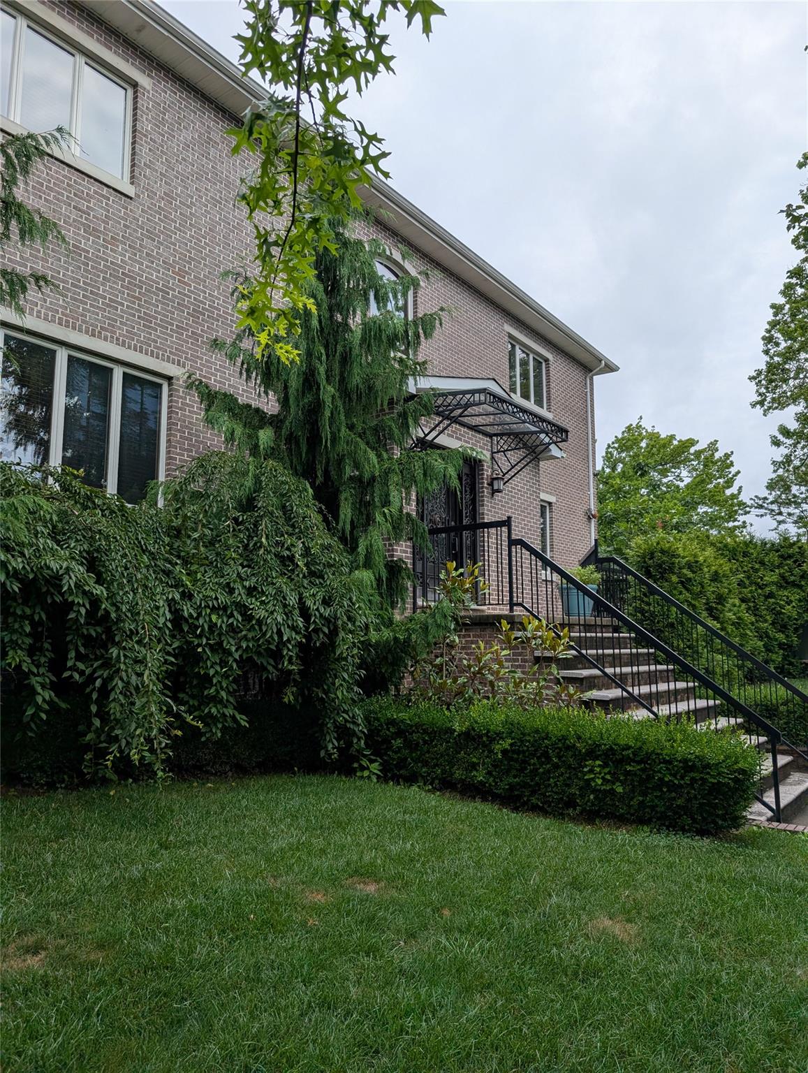 15 Lenzie Street Staten Island, NY 10312 - Photo 3 of 19 a front view of a house with a garden