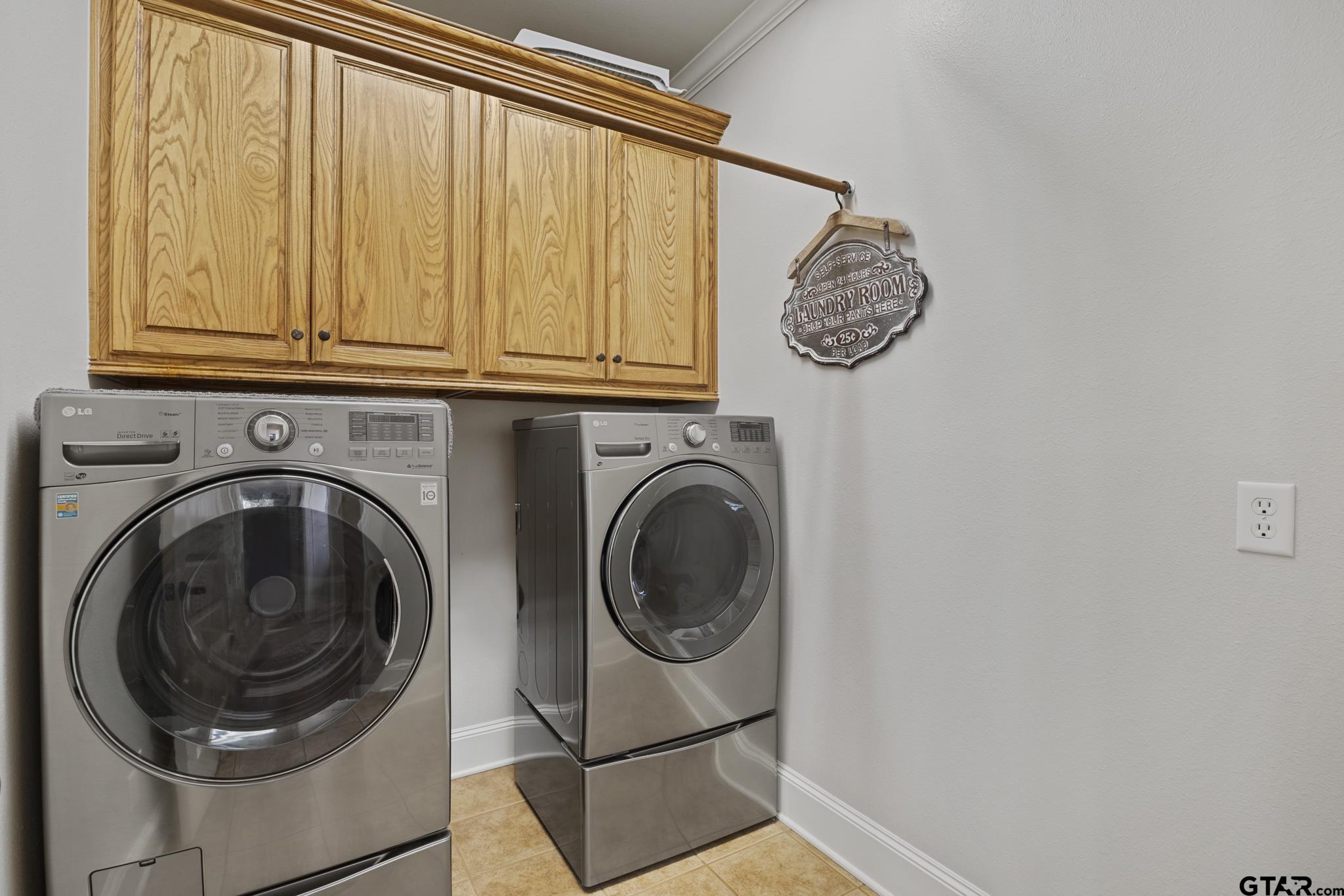 19950 Post Oak Bend Lindale, TX 75771 - Photo 18 of 42 a utility room with dryer and washer