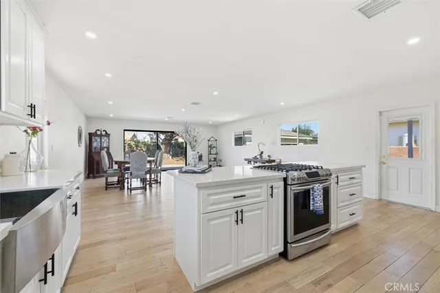 $889,000 | 2165 West 115th Street, Hawthorne, CA 90250