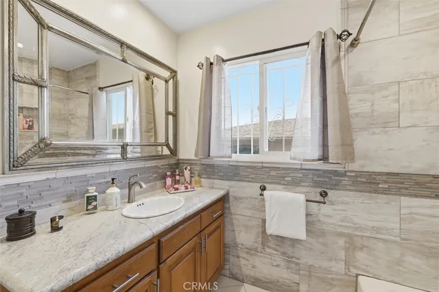 $889,000 | 2165 West 115th Street, Hawthorne, CA 90250