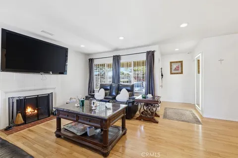 $889,000 | 2165 West 115th Street, Hawthorne, CA 90250