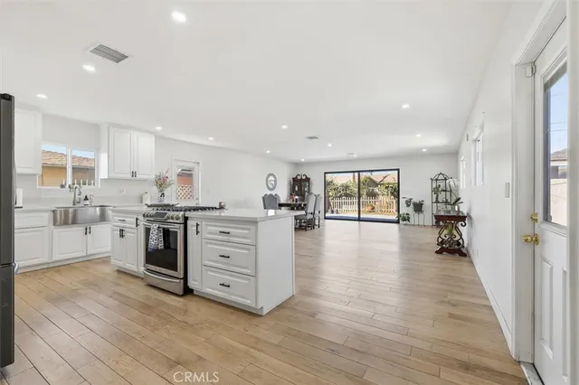 $889,000 | 2165 West 115th Street, Hawthorne, CA 90250