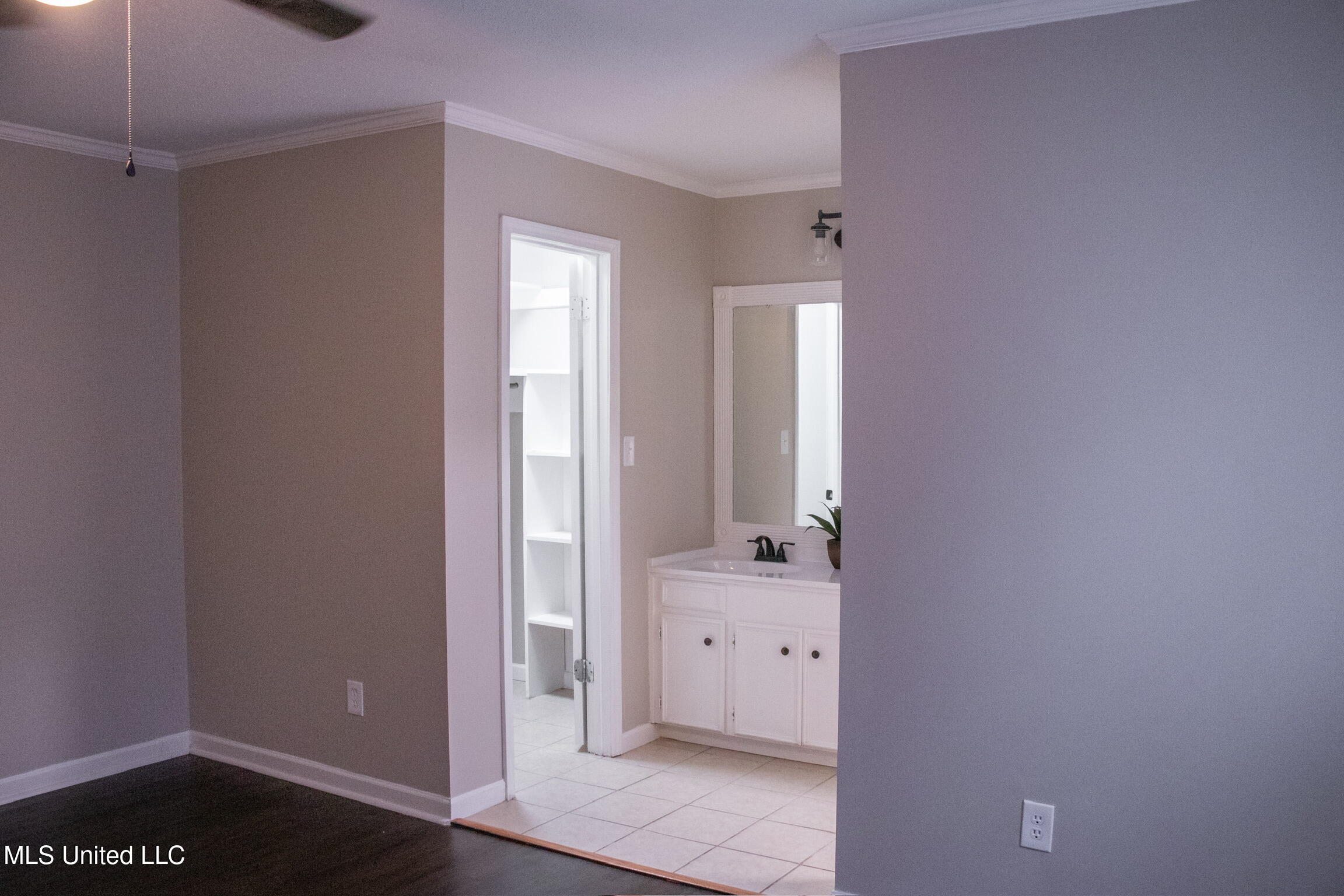2710 Old Amy Road Laurel, MS 39440 - Photo 14 of 21 Bedroom/Bath