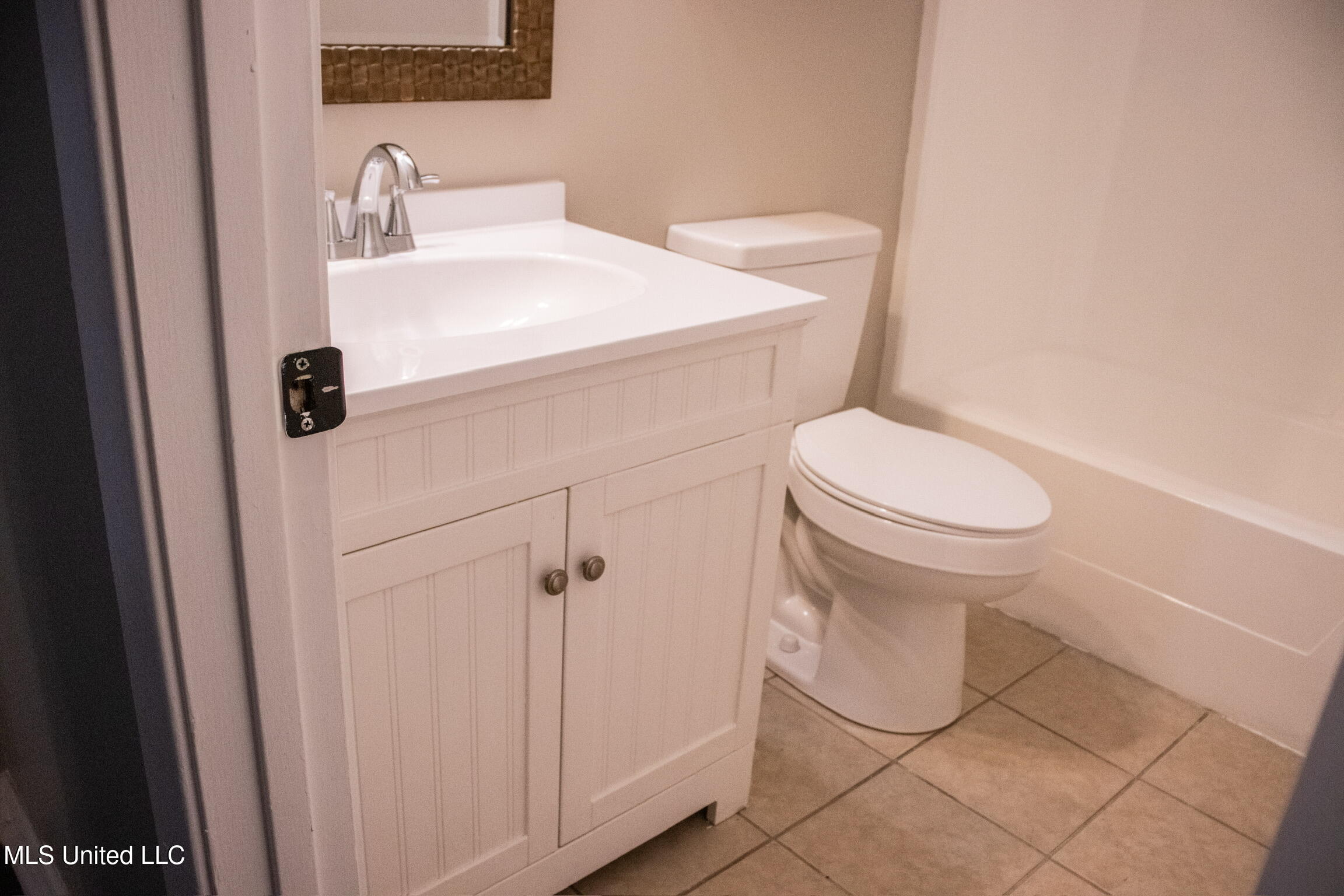 2710 Old Amy Road Laurel, MS 39440 - Photo 17 of 21 Bathroom 2