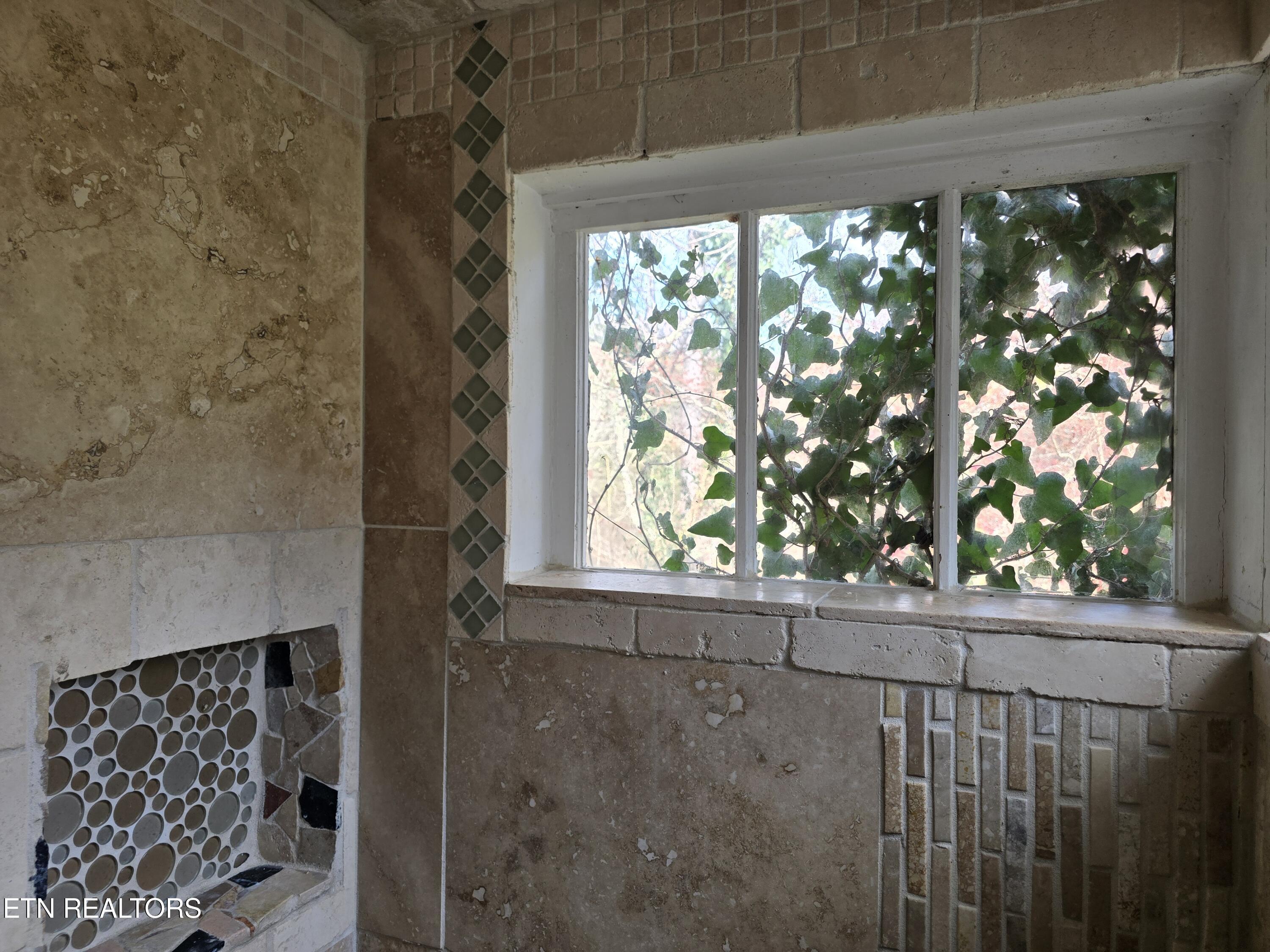 197 Wolfe Road Sneedville, TN 37869 - Photo 26 of 60 20251119_145910