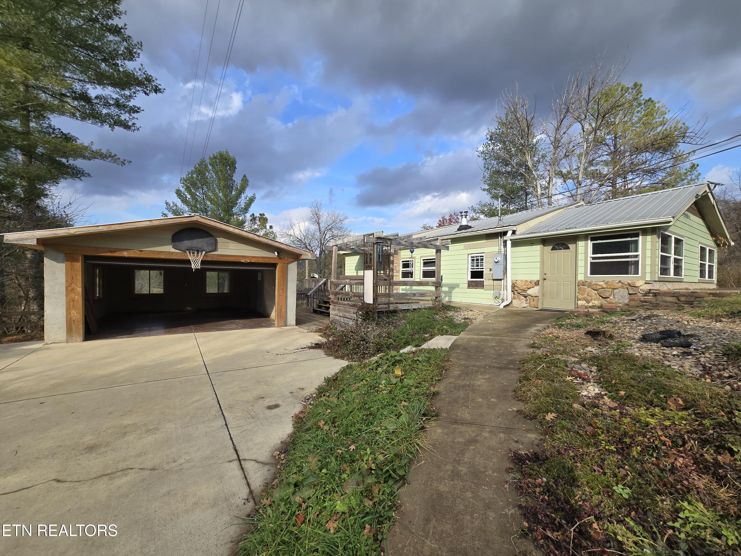 197 Wolfe Road Sneedville, TN 37869 - Photo 4 of 60 20251119_144134