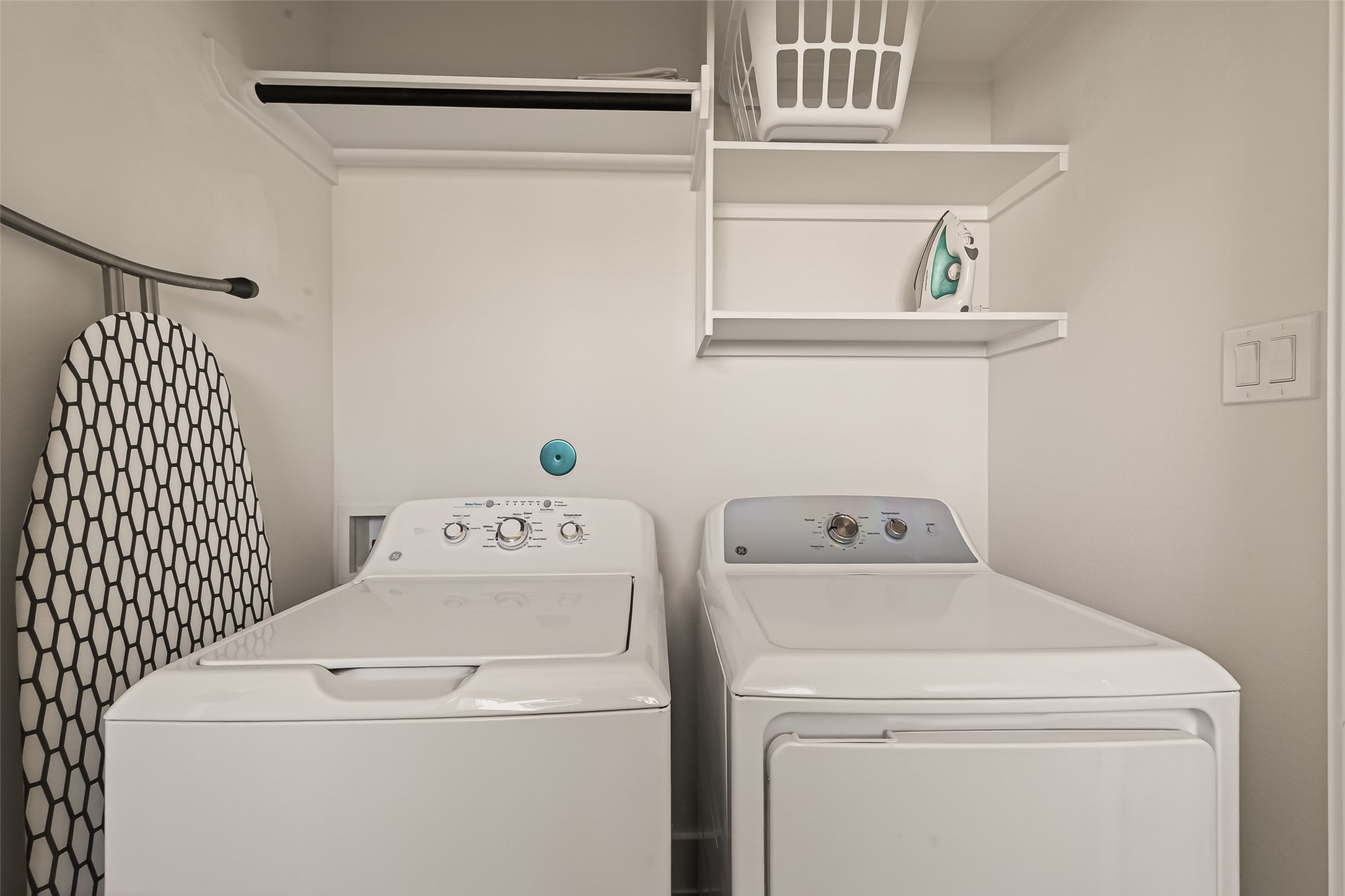 3402 Luca Street Houston, TX 77021 - Photo 16 of 36 a utility room with dryer and washer