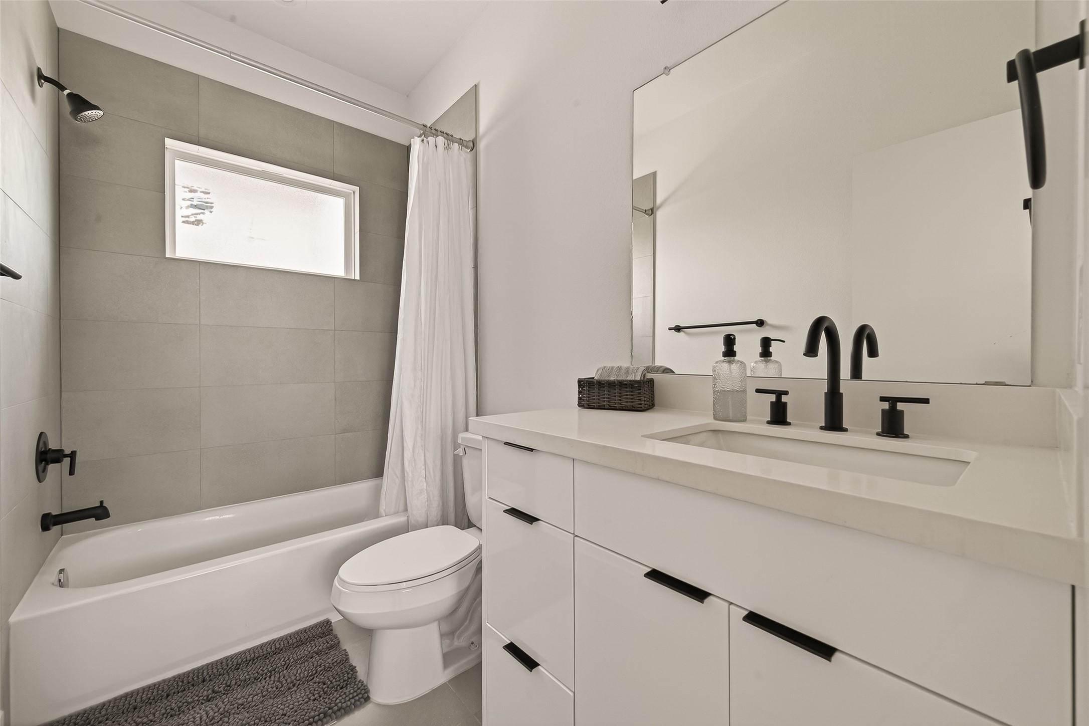 3402 Luca Street Houston, TX 77021 - Photo 20 of 36 a bathroom with a sink a toilet and shower