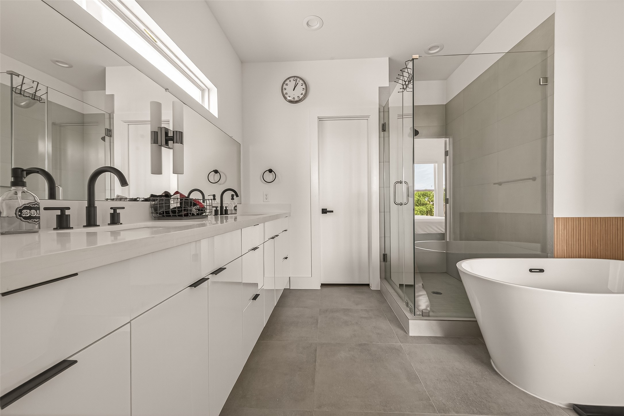 3402 Luca Street Houston, TX 77021 - Photo 29 of 36 a bathroom with a double vanity sink a mirror a bathtub and shower