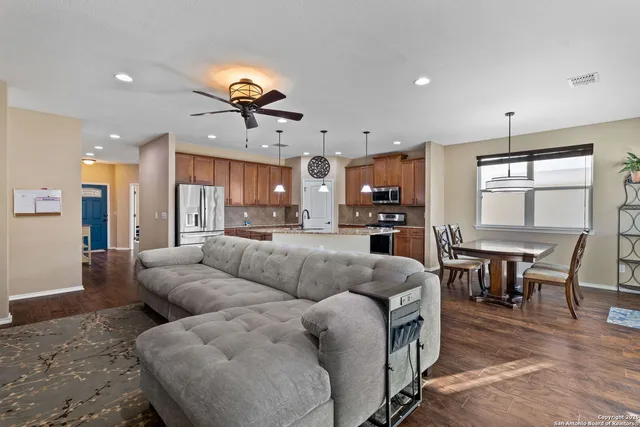 $375,000 | 9919 Copper Rise, Converse, TX 78109