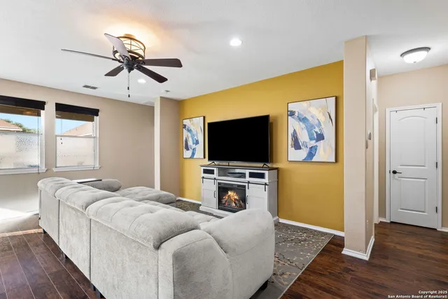 $375,000 | 9919 Copper Rise, Converse, TX 78109