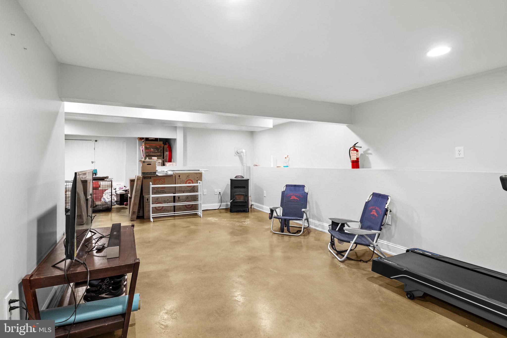 1435 Shadyrest Road Shady Side, MD 20764 - Photo 30 of 36 a room with furniture