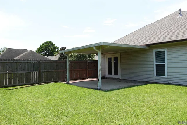 $285,000 | 902 Woodhue Drive, St. George, LA 70810