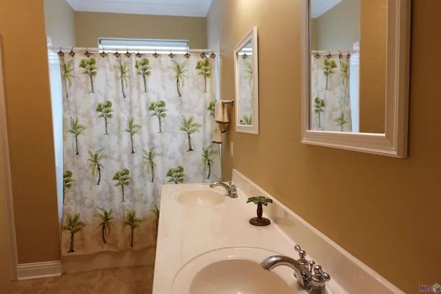 $285,000 | 902 Woodhue Drive, St. George, LA 70810