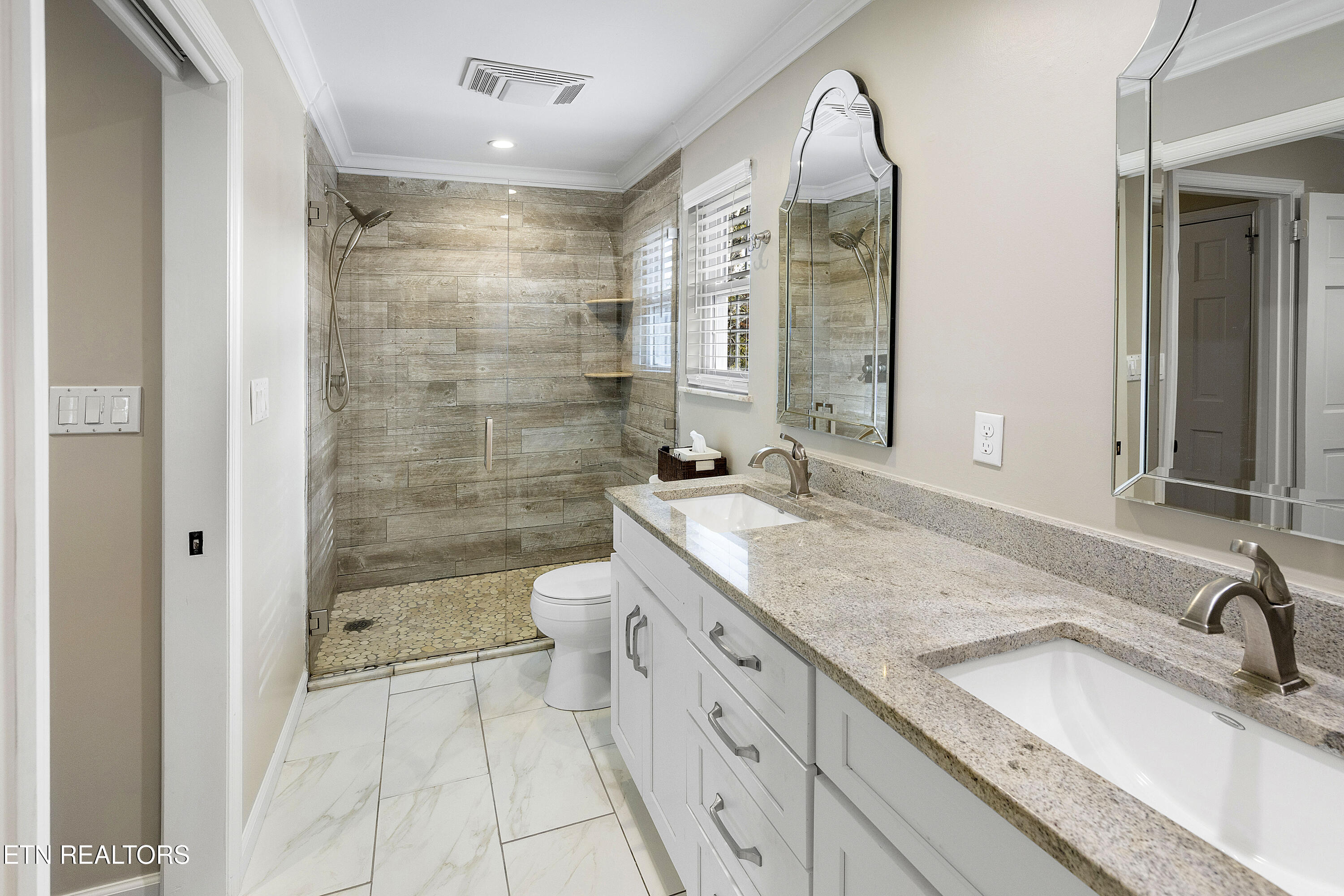 1503 Rudder Lane Knoxville, TN 37919 - Photo 18 of 34 18_Primary Bath