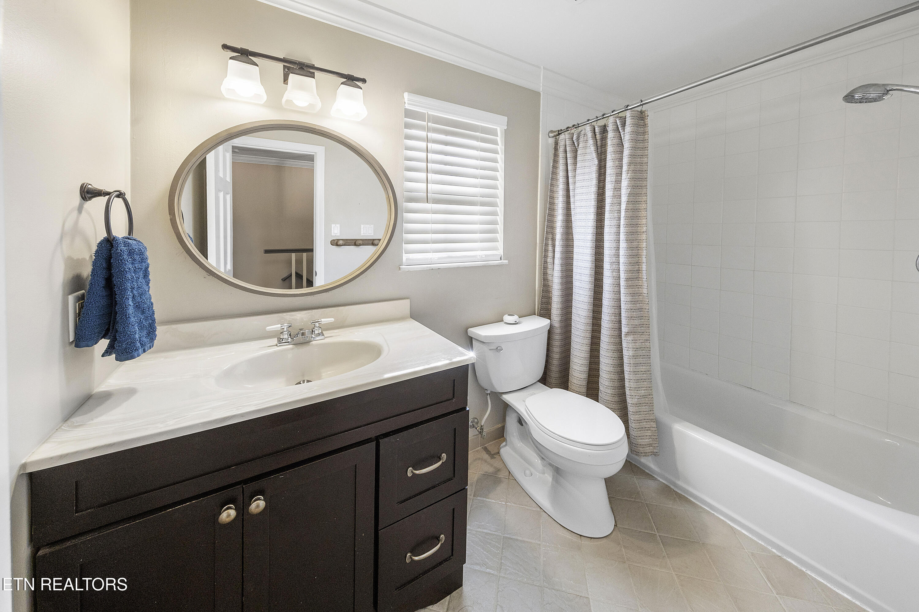 1503 Rudder Lane Knoxville, TN 37919 - Photo 23 of 34 23_Hall Bath