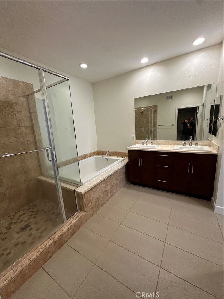 27 Soho Irvine, CA 92612 - Photo 17 of 69 a spacious bathroom with a tub a mirror and a shower