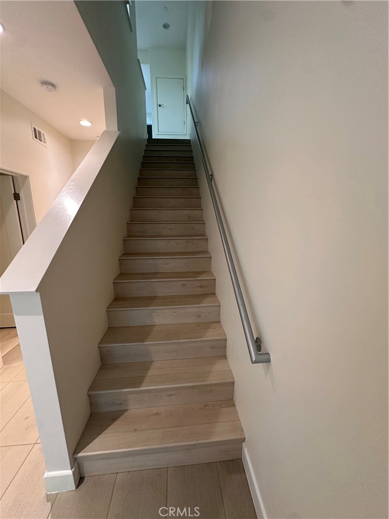 27 Soho Irvine, CA 92612 - Photo 31 of 69 a view of entryway