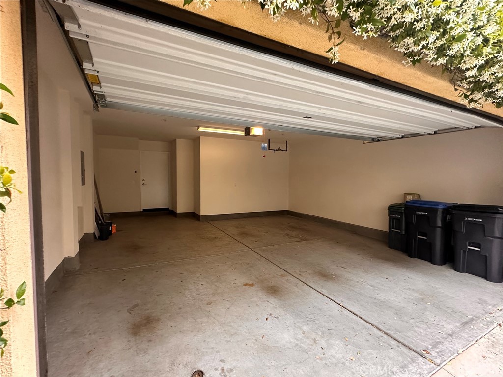 27 Soho Irvine, CA 92612 - Photo 40 of 69 a view of a garage