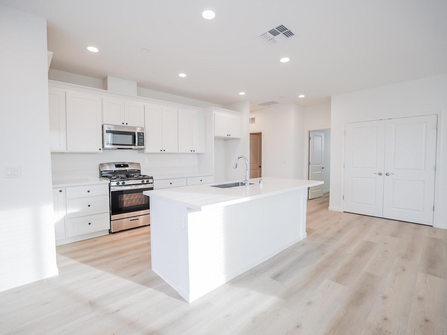 521 Fox Hunt Way Rio Linda, CA 95673 - Photo 16 of 78