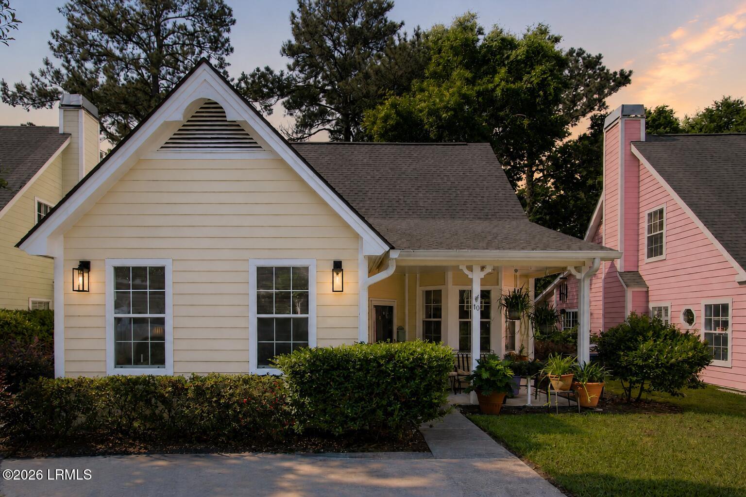 10 Mariners Court Port Royal, SC 29935 - Photo 1 of 32 Front