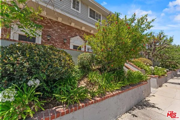 $549,000 | 8741 Darby Avenue, Unit 2, Northridge, CA 91325