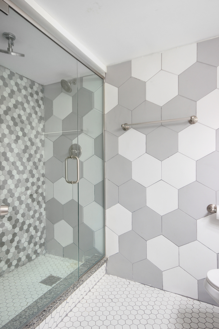 2938 East Shagbark Trail Crete, IL 60417 - Photo 12 of 22 a bathroom with a shower