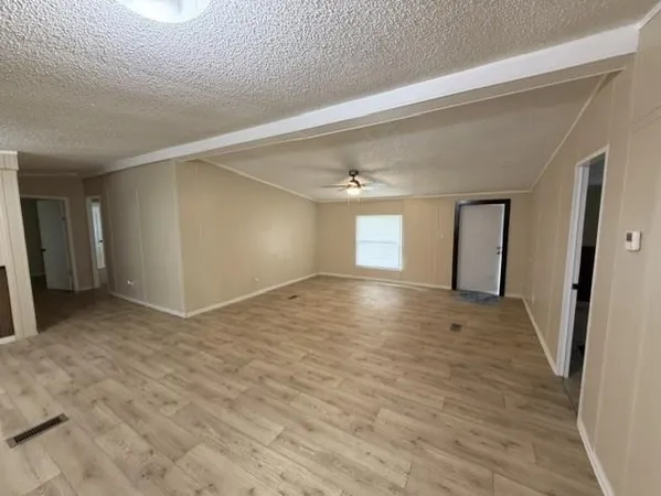 $1,500 | 405 Hilltop Meadows Court, Springtown, TX 76082